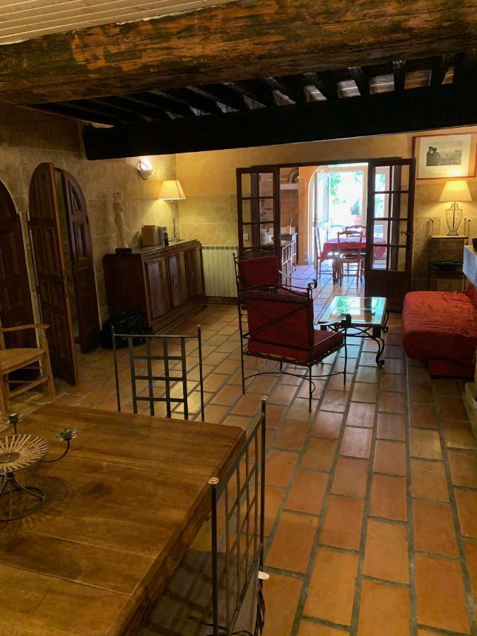 La Maison Sur La Place Эг-Морт Экстерьер фото