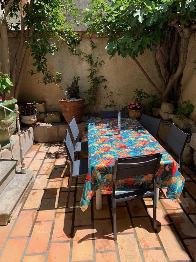 La Maison Sur La Place Эг-Морт Экстерьер фото