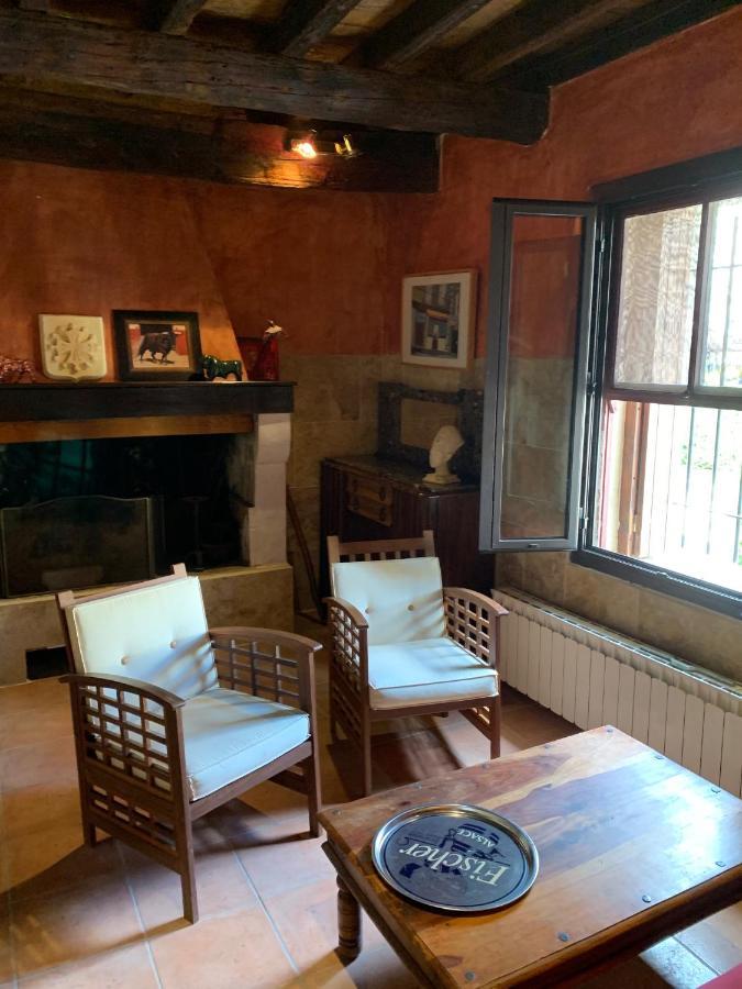 La Maison Sur La Place Эг-Морт Экстерьер фото