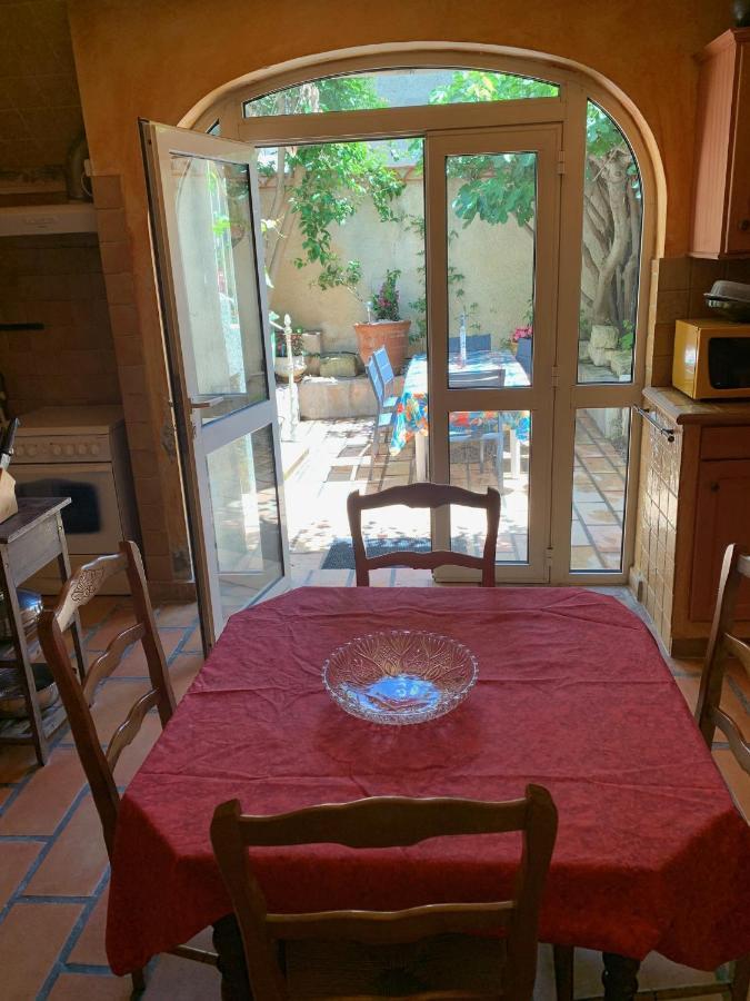 La Maison Sur La Place Эг-Морт Экстерьер фото
