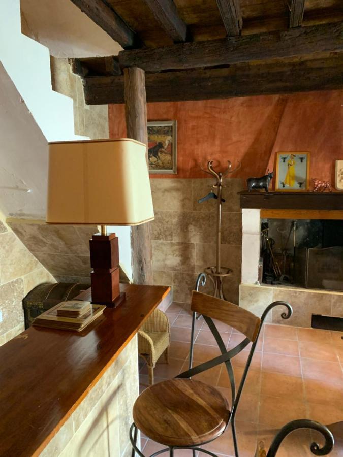La Maison Sur La Place Эг-Морт Экстерьер фото